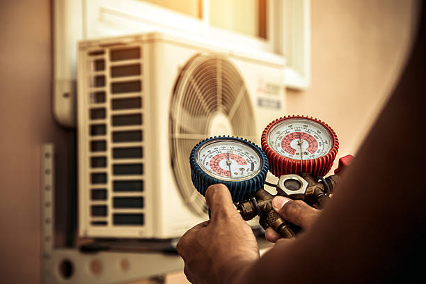 Professional Heat Pump Repair technician working in Romeoville, IL